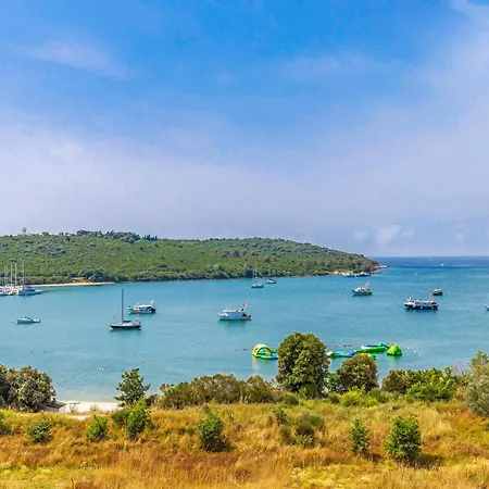 Beautiful In * Banjole