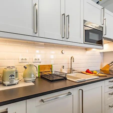 Beautiful In With Kitchen * Banjole