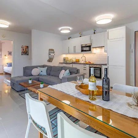 Beautiful In With Kitchen Apartmán